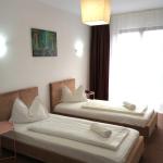 Camera single/ twin cu balcon, cu vedere la strada